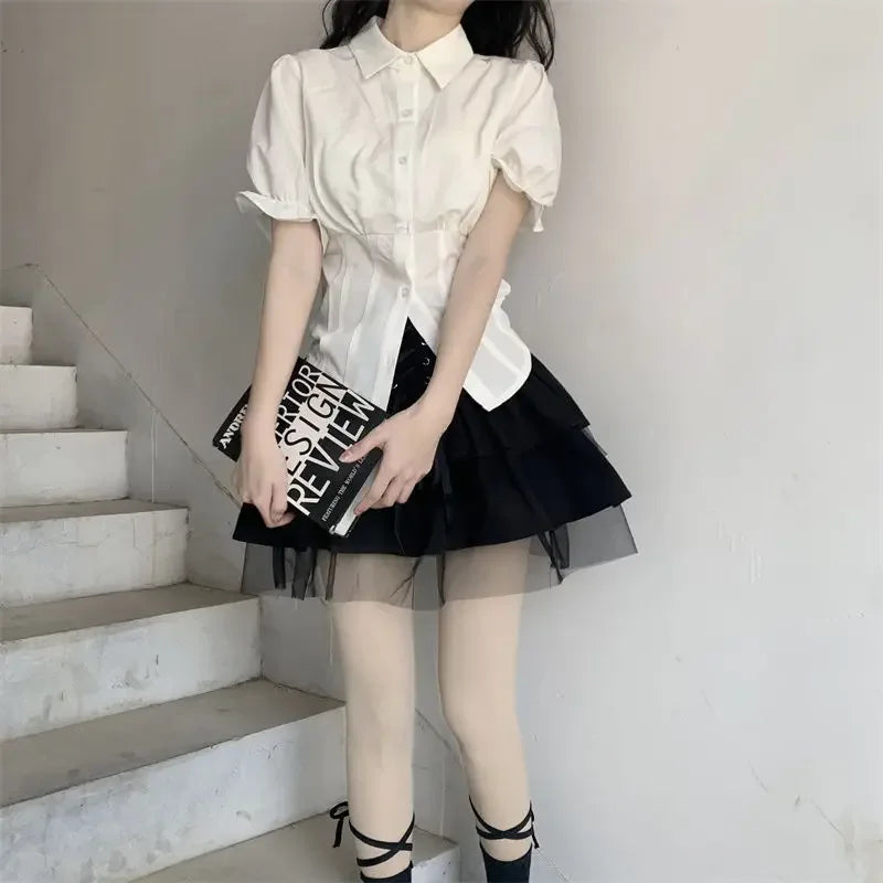 Camisa japonesa elegante y ajustada de color blanco