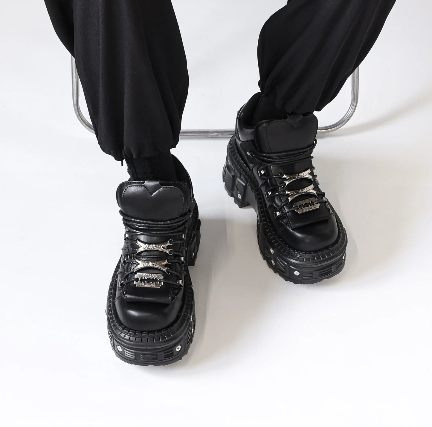 Herzzunge Plateau Schwarz Y2K Schuhe