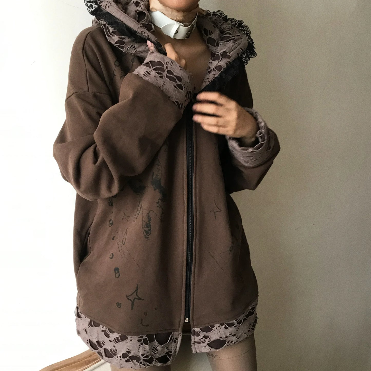 Grunge zerrissener Hoodie