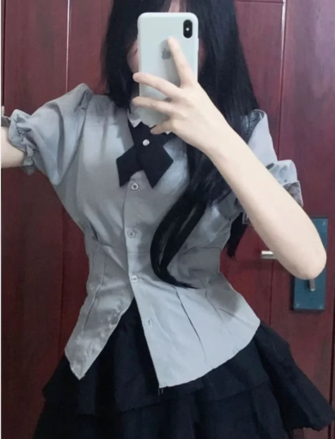 Camisa japonesa elegante y ajustada de color blanco