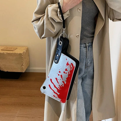 Clutches mit blutigem Messer