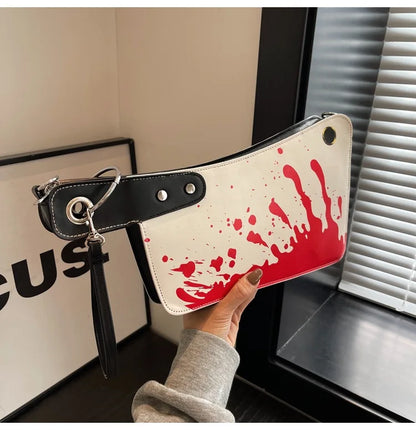 Clutches mit blutigem Messer