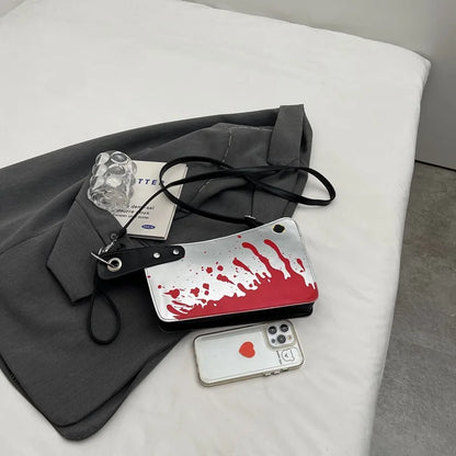 Clutches mit blutigem Messer