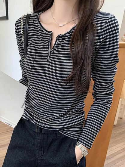 Gestreiftes Langarm-T-Shirt
