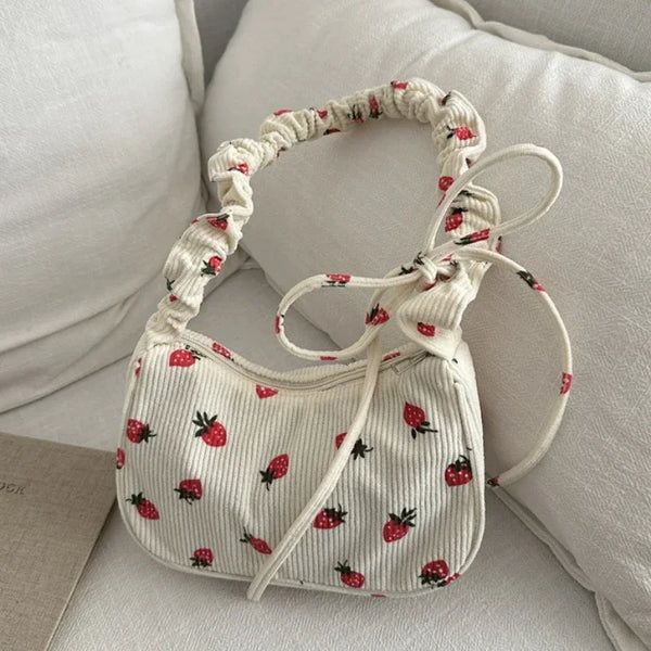 Lindo bolso pequeño de pana con estampado de fresas