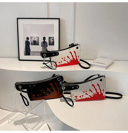 Clutches mit blutigem Messer
